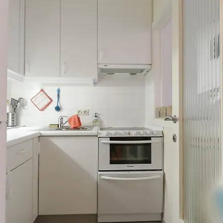 Apartment On The Beach With Free Parking *