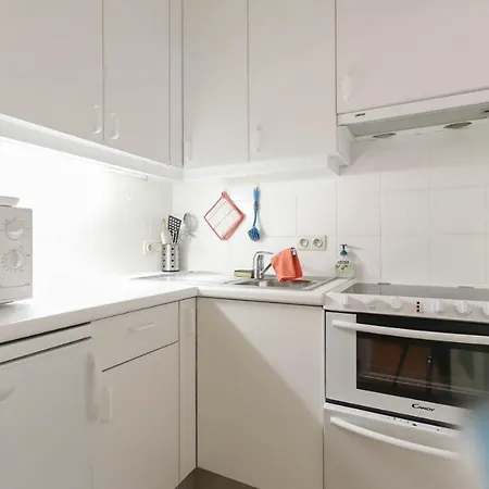 Apartment On The Beach With Free Parking *