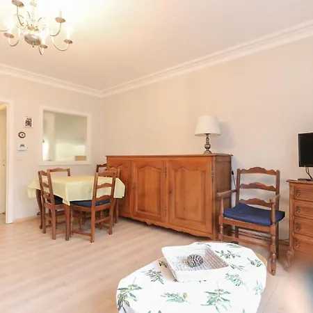 Apartment On The Beach With Free Parking
